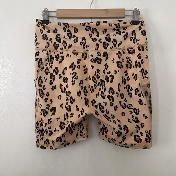 Fabletics leopard print Biker shorts NWOT - Picture 3 of 3
